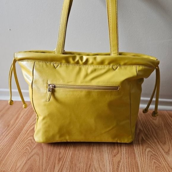 Carpisa Vegan Leather Tote Bag. - Picture 10 of 14